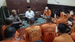 Polisi Berikan Bimbingan Rohani Kepada Tahanan di Polres Tulungagung, Tingkatkan Keimanan