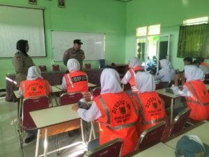 Personel Polres Kediri Kota Blusukan ke Sekolah Cegah Bullying