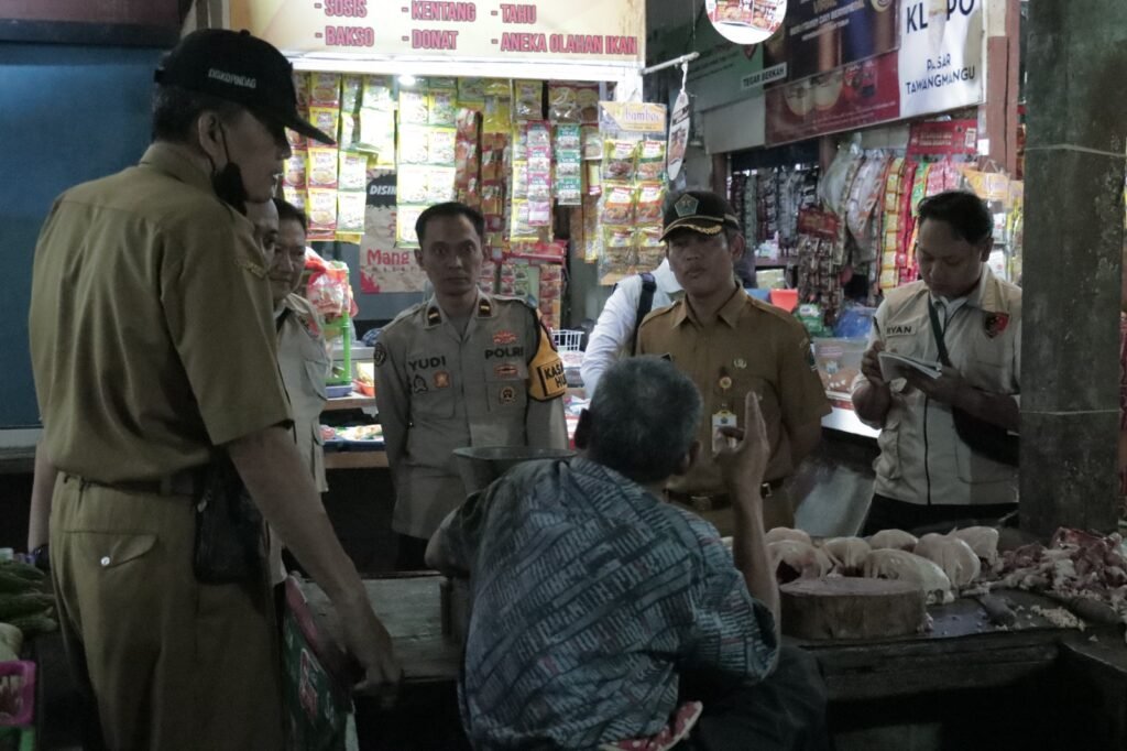 Satgas Pangan Polresta Malang Kota bersama Disperindag Terus Pantau Pasar.