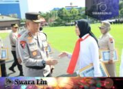 Pimpin Upacara Hari Kesadaran Nasional Kapolda Jatim Beri Penghargaan 35 Anggota Berprestasi