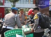 Pak Bhabin Polres Bojonegoro Salurkan 689 Paket Zakat Door to door