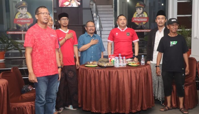 Nobar Semifinal Timnas Indonesia U-23, Ratusan Supporter Garuda Padati Mapolres Pasuruan