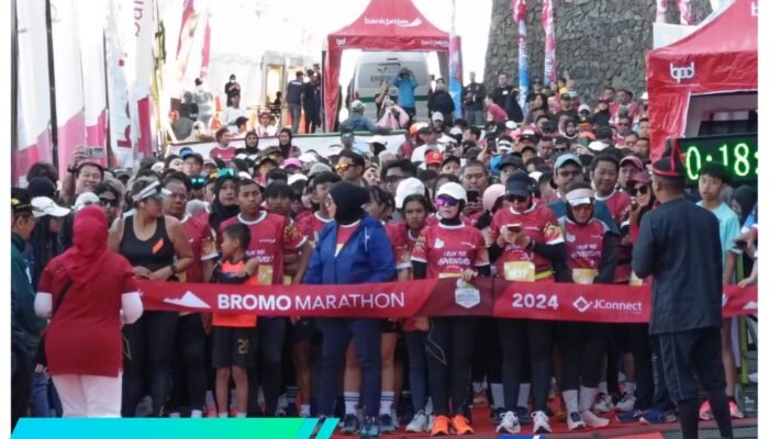 Peserta Fun Run Intenasional Bromo Marathon 2024 Dari Pelataran Bromo Di Berangkatkan Langsung Oleh Pj Bupati Pasuruan  