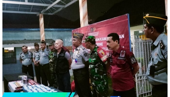 Tim Gabungan TNI/Polri Bersama Kadivpas Prov Jatim Lakukan Tes Urine dan Gledah Hunian (WBP) Lapas IIB Pasuruan