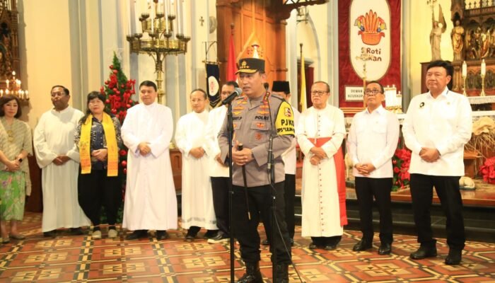 Misa Malam Natal Menkopolkam-Kapolri Sambangi Gereja Katedral Jakarta