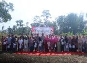 Program Ketahanan Pangan Berjalan Baik, Polres Pasuruan Panen Jagung di Purwodadi
