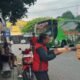 Polwan Polres Pasuruan Tebar Kepedulian, 100 Nasi Kotak Dibagikan dalam Aksi Jum’at Berkah