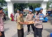 Jelang Hari Bhayangkara, Propam Polres Pasuruan Gelar Baksos Bagikan Nasi Kotak untuk Warga