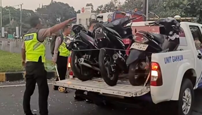 Kecelakaan Beruntun Yang di akibatkan Rem blong kontener di exit Tol Purwodadi Pasuruan, Satu Orang Tewas