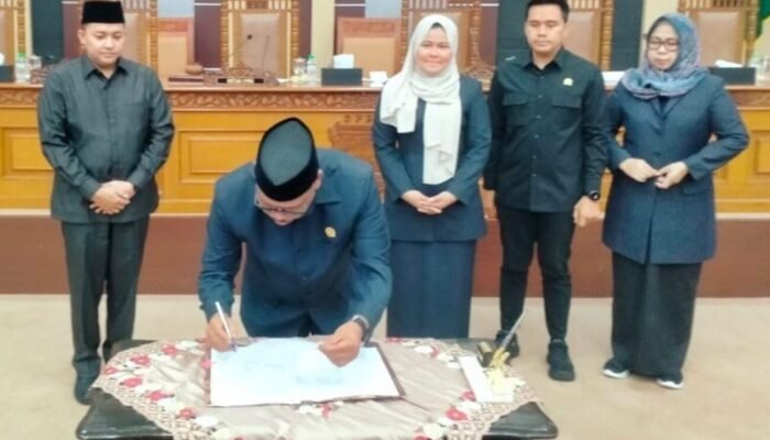 DPRD Kabupaten Pasuruan Sahkan Tiga Raperda Menjadi Perda Kabupaten Pasuruan