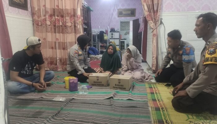 Kasat Binmas Polres Pasuruan Kunjungi Keluarga Korban, Sampaikan Belasungkawa,  Bantuan Sosial hingga Berikan Dukungan Moril Ke Keluarga