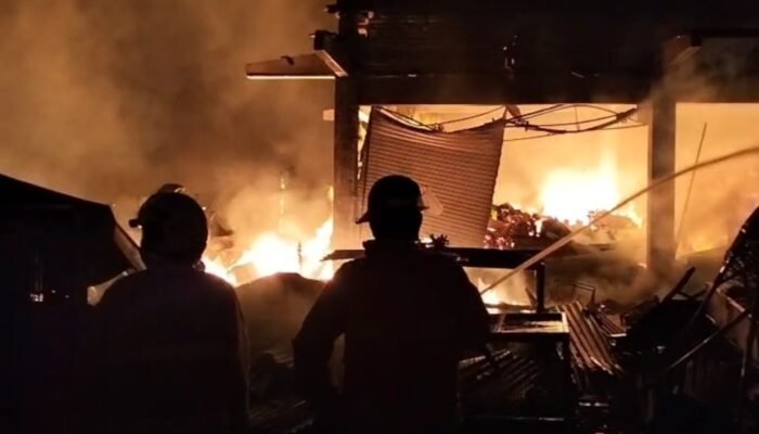 Si Jago Merah Ngamuk Di Pasar Pandaan. Ruko dan Stan Pedagang Ludes Terbakar   “Saksi Mata : Begini Kronologis Awal’Nya “