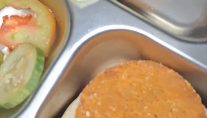 Nasi Basi hingga Sayur Berulat, Program MBG Di SMKN 1 Bangil Tak Layak Makan