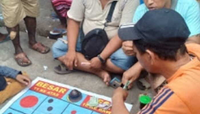 Satreskrim Polsek Pandaan Ringkus Delapan Orang Usai Kepergok Judi Cap Jiki   “Begini Kronologisnya”