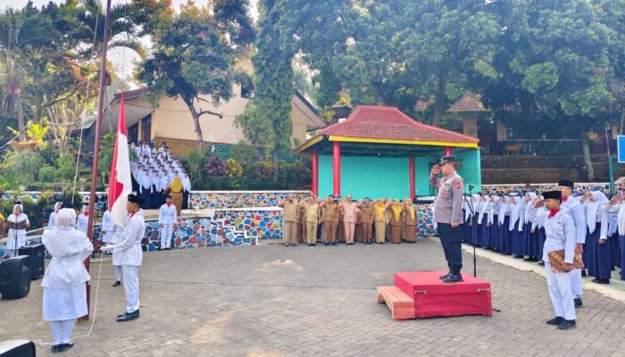 Polri Masuk Sekolah, Kapolsek Purwodadi Tanamkan Disiplin dan Tolak Jauhi Narkoba pada Pelajar
