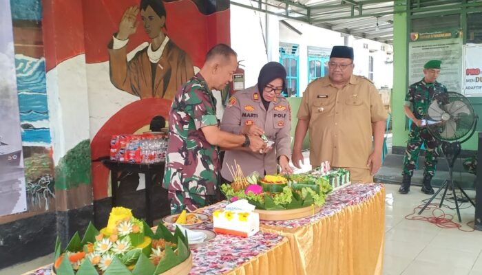 Sinergi TNI–Polri Menguat di HUT ke-80 TNI, Kapolsek Sukorejo Hadiri Tasyakuran di Koramil