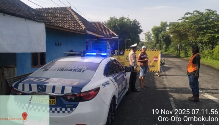 Meski Sirine Mengema Keras Ambulans tetap di hentikan Paksa oleh Pekerja Proyek Saat Membawa Pasien. Warga Sukorejo Murka. “Pertanyakan Keberadaan mobdin Satlantas Polres Pasuruan di lokasi Proyek”