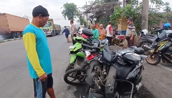 Dum Truk Hantam Parkiran Pasar di Pasuruan. 9 Kendaraan Rusak dan Dua Warga Terluka