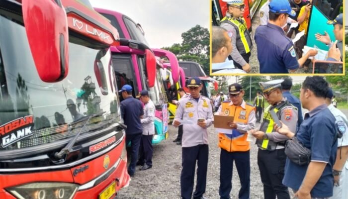 Puluhan Bus Pariwisata Di Pandaan – Prigen Diperiksa. RAMP CHECK Ungkap Bus Pariwisata Bermasalah dan Tak Laik Jalan “4 Bus Di Sanksi Tilang”